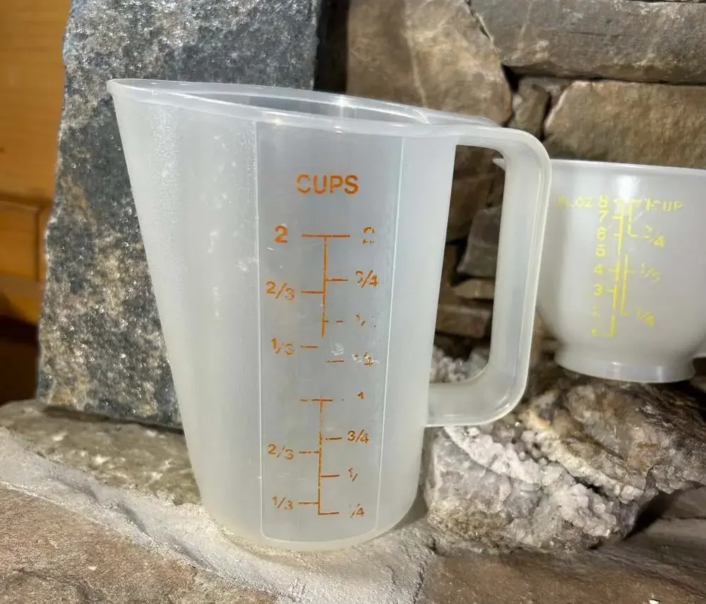 VTG Tupperware #1669-4, 2-Cup Measuring Pitcher 16oz w/ Red Lettering & 1 C Blue